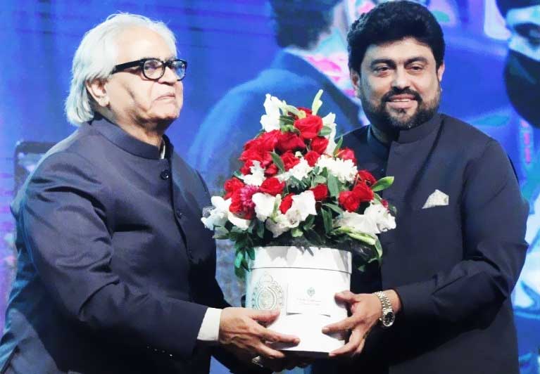 Governor Sindh Presenting a Bouquet to Prominent Poet Iftikhar Arif