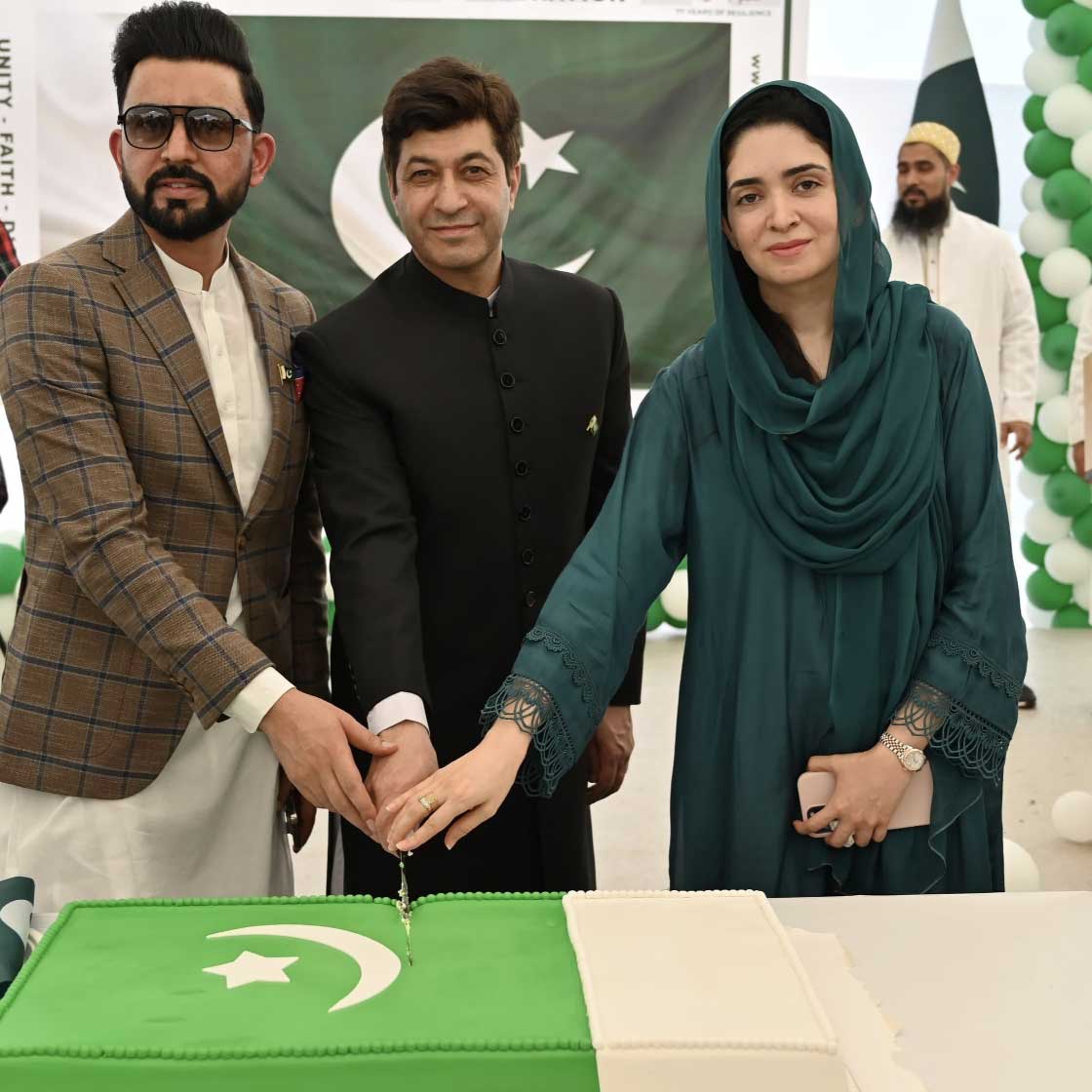 Pakistan’s C-G in Dubai hosts Independence Day festivities, flag hoisting Dtrends