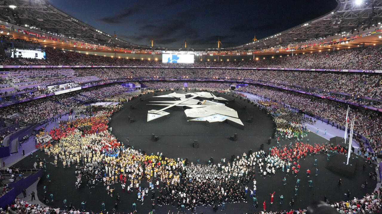 Paris Bids “Au Revoir” to Olympics with Closing Ceremony D Trends