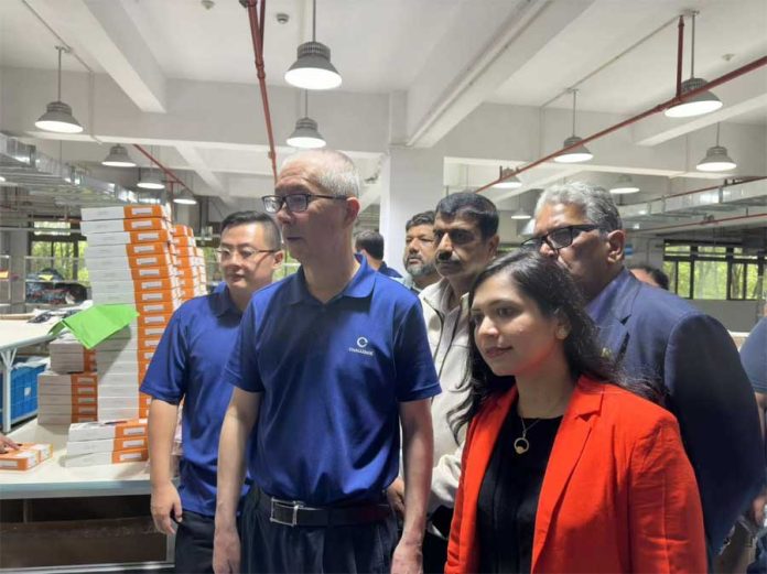 Pakistani-Media-Delegation-visiting-a-department-of-Shanghai-Challenge-Textile Shanghai Challenge Textile