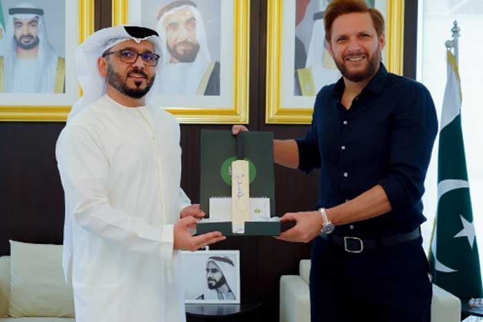 Shahid-Afridi-visits-UAE's-visa-centre-in-Dubai-and-lauds-facilities-&-system