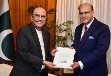 Sirajuddin Aziz presenting the Annual Report