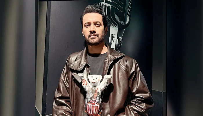 Atif Aslam Hilariously Pretends Not to Know Himself After Uber Arena Show Atif Aslam Hilariously Pretends Not to Know Himself After Uber Arena Show