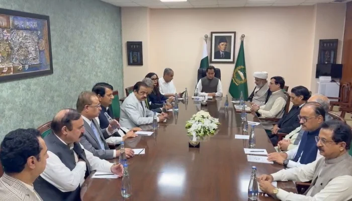 Govt-PTI Talks Begin Ahead of October 4 Long March Govt-PTI Talks Begin Ahead of October 4 Long March