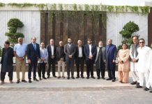 Attaullah Tarar in a group photo with a delegation of the Council of Pakistan Newspaper Editors (CPNE)
